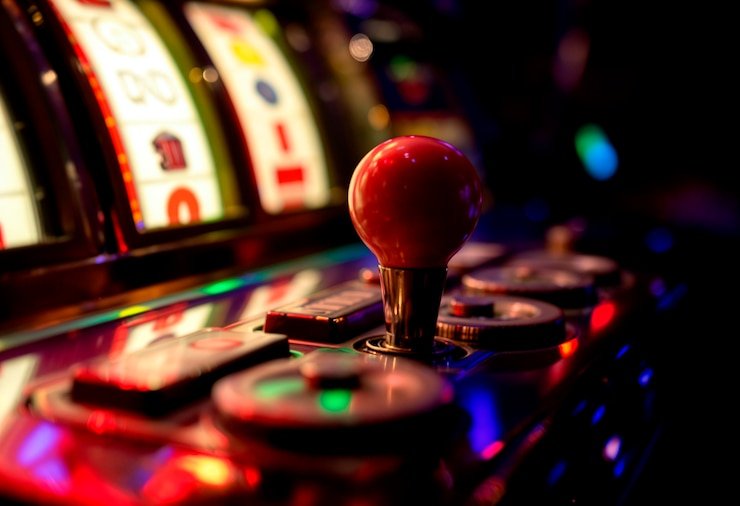 Metro Manila player reviewing epicwin sports betting on Android phone